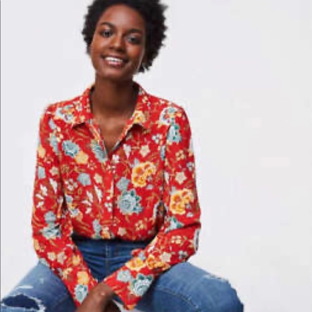 🌹LOFT Red Floral Button Down Blouse🌹